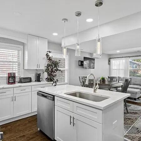Stunning Home In Skokie